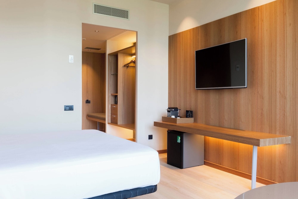 AC Hotel Diagonal L'Illa 10