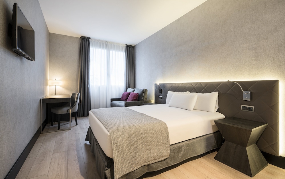 Hotel ILUNION Bel Art 13