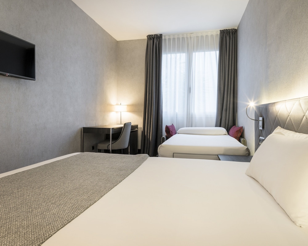 Hotel ILUNION Bel Art 9