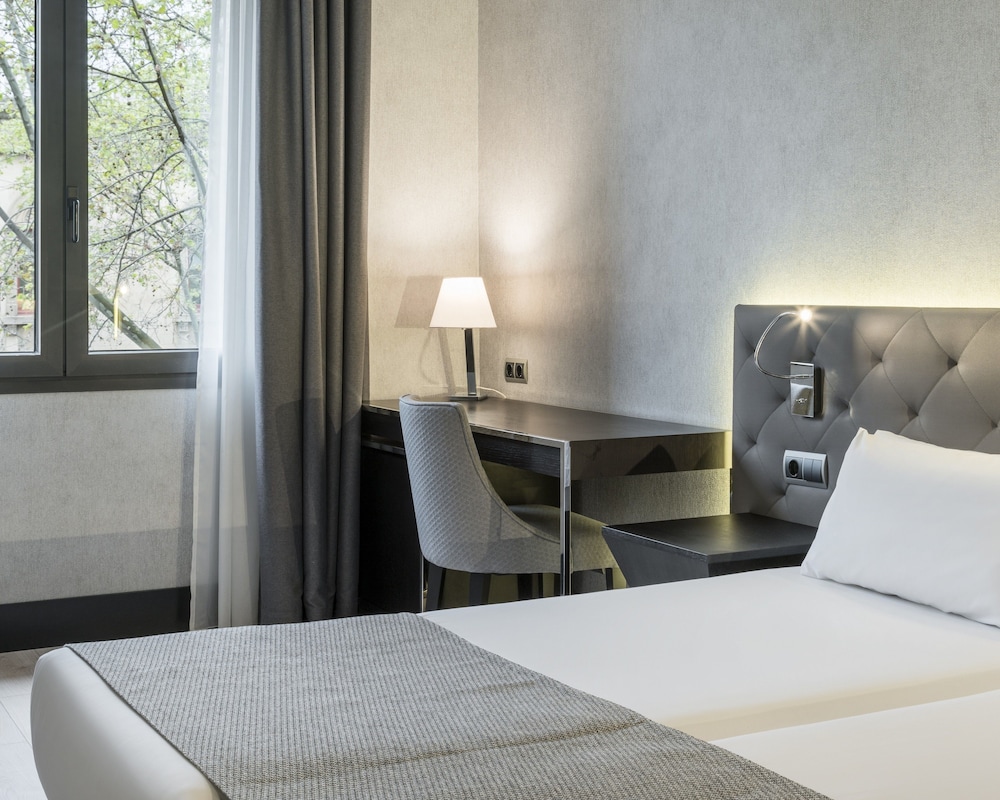 Hotel ILUNION Bel Art 7