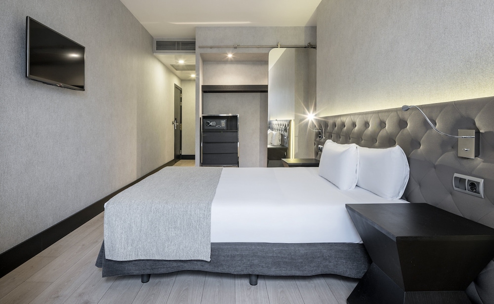 Hotel ILUNION Bel Art 18