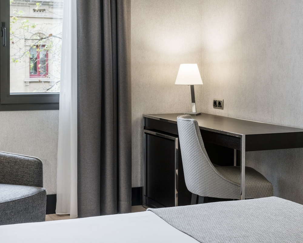 Hotel ILUNION Bel Art 8