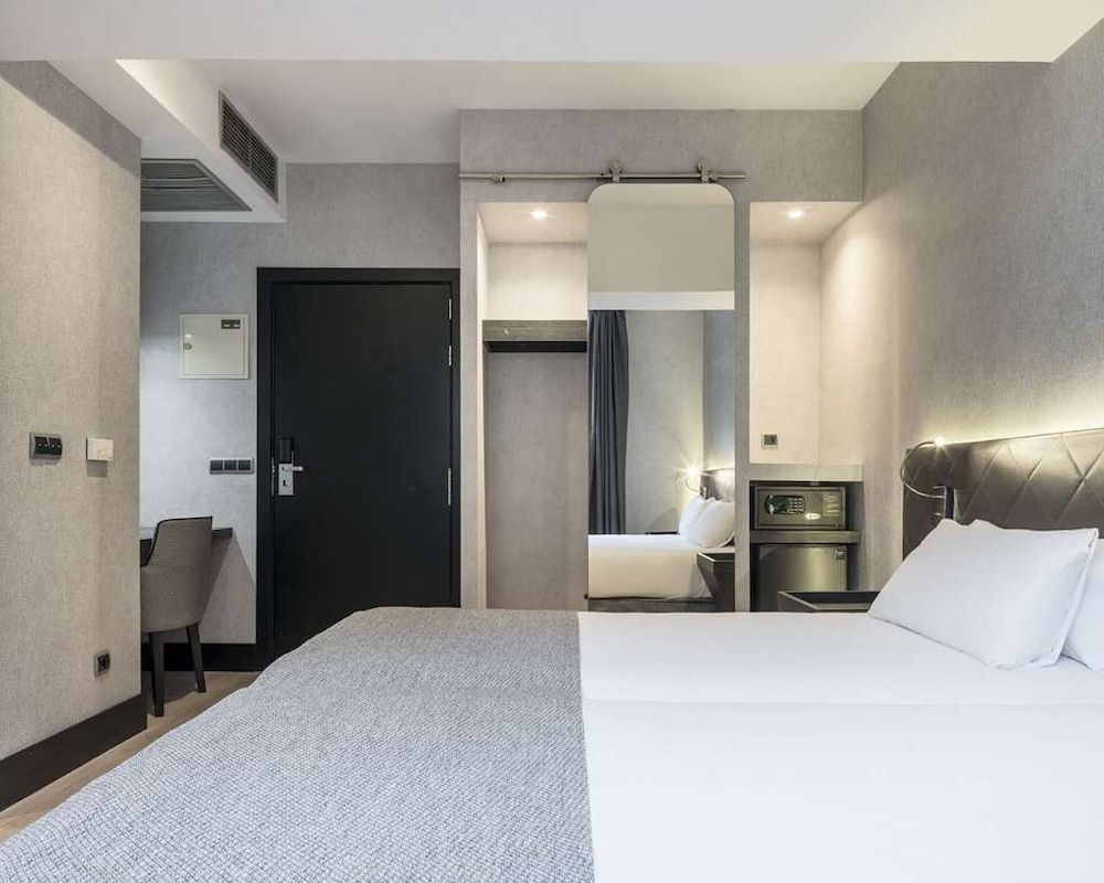 Hotel ILUNION Bel Art 21