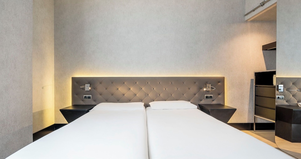 Hotel ILUNION Bel Art 22