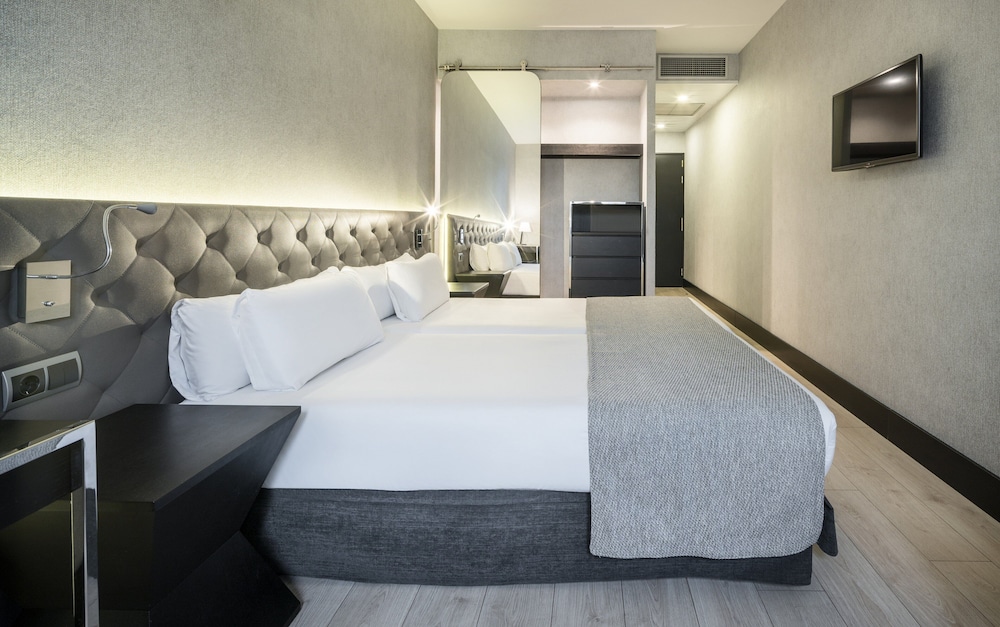 Hotel ILUNION Bel Art 12