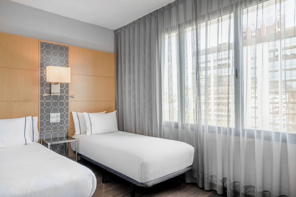 AC Hotel Victoria Suites 9