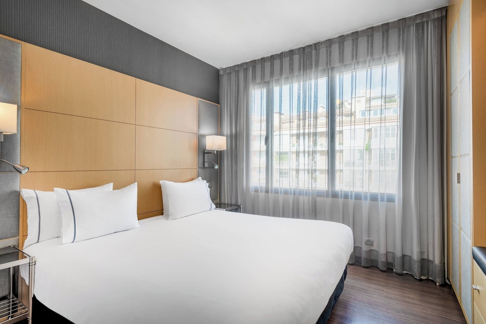 AC Hotel Victoria Suites 5
