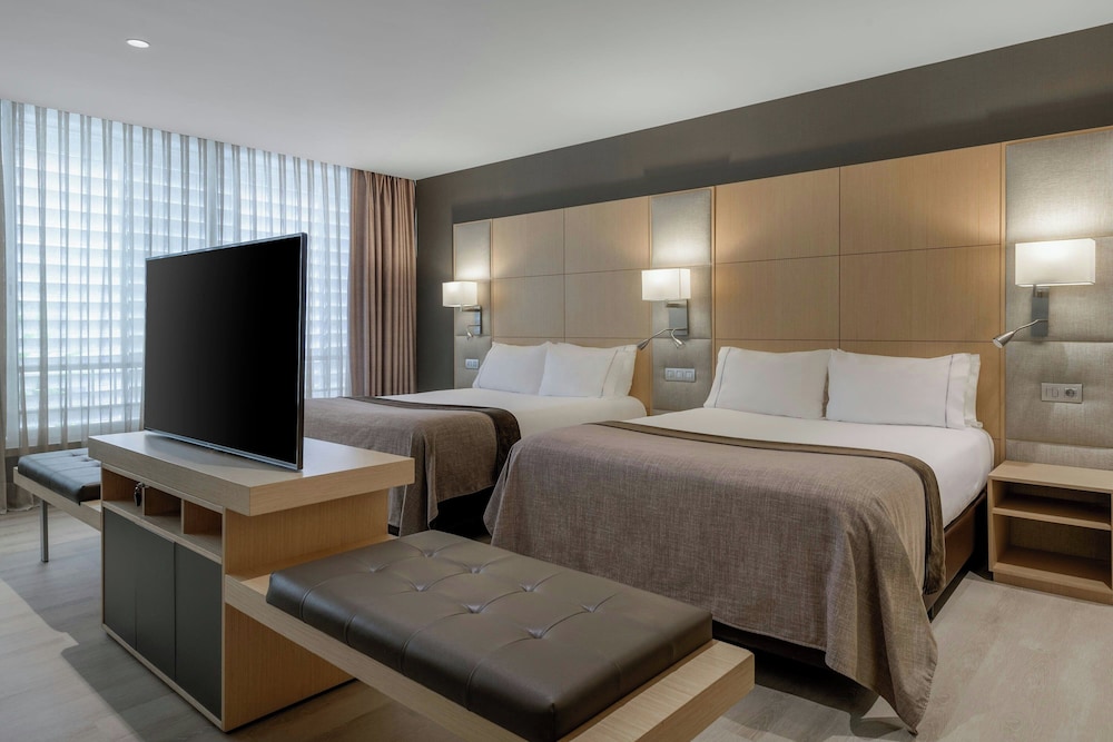 AC Hotel Victoria Suites 6