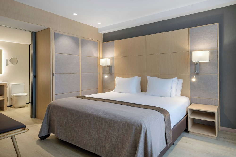 AC Hotel Victoria Suites 14