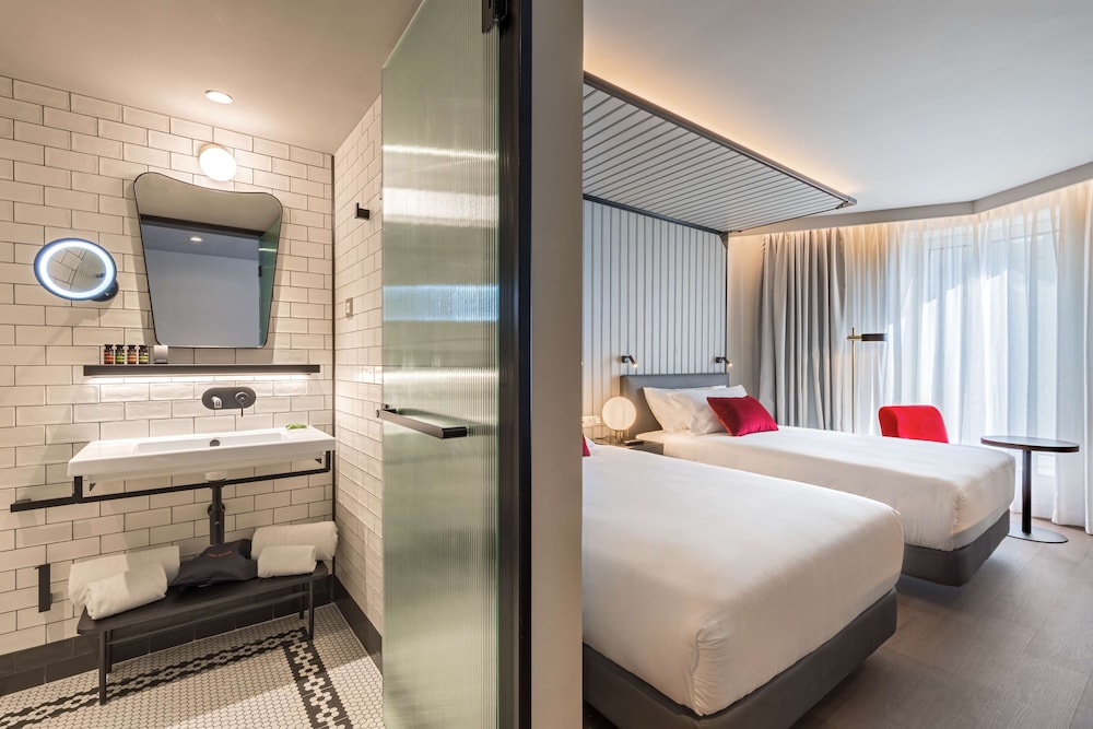 Canopy by Hilton Madrid Castellana 10
