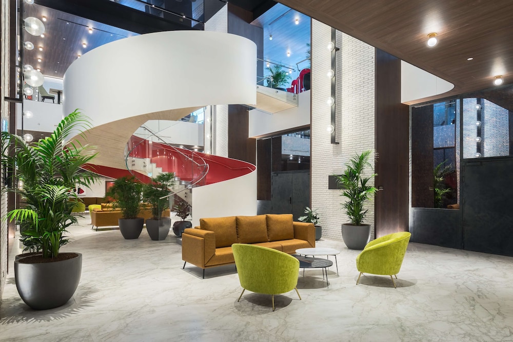 Canopy by Hilton Madrid Castellana 5