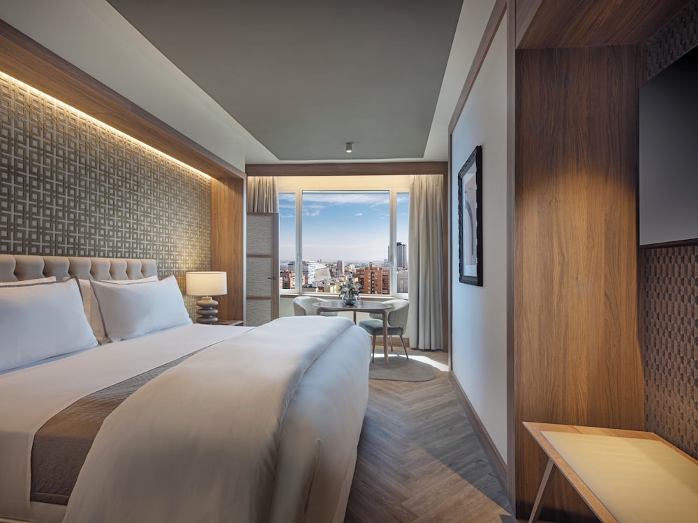 The Westin Madrid Cuzco 18