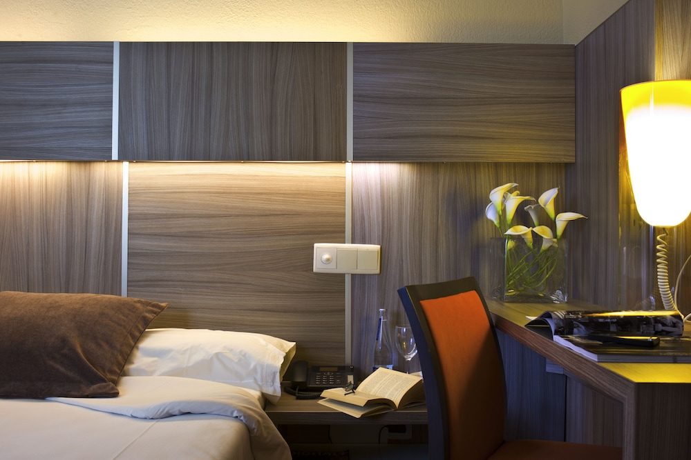 Hotel Serrano 12