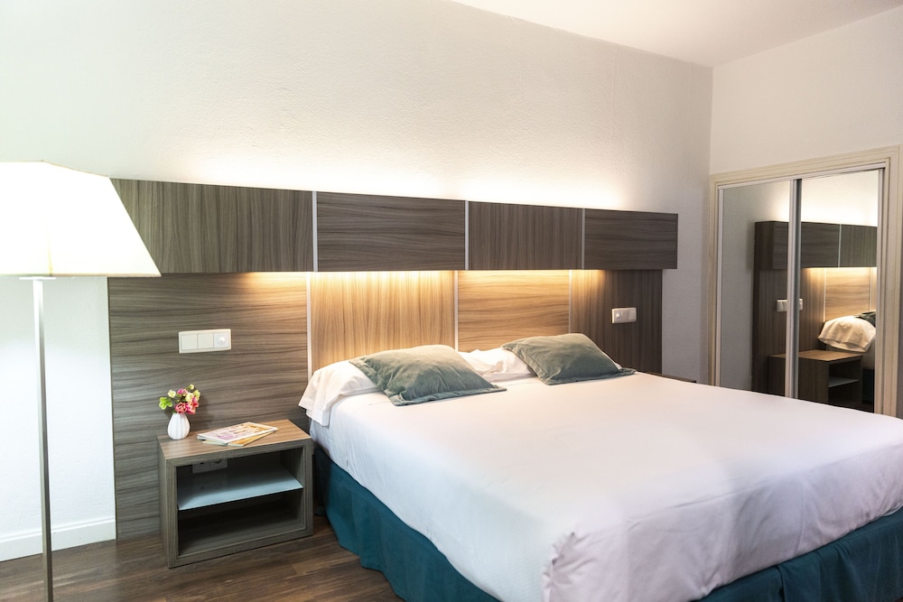 Hotel Serrano 9