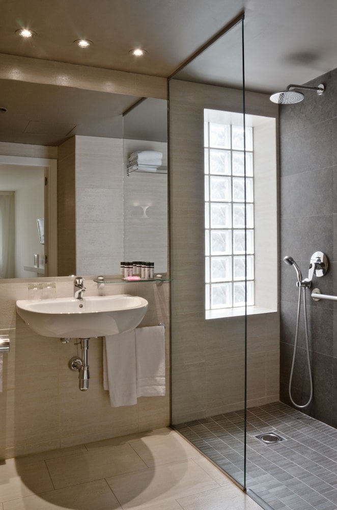 Pol & Grace Hotel 24