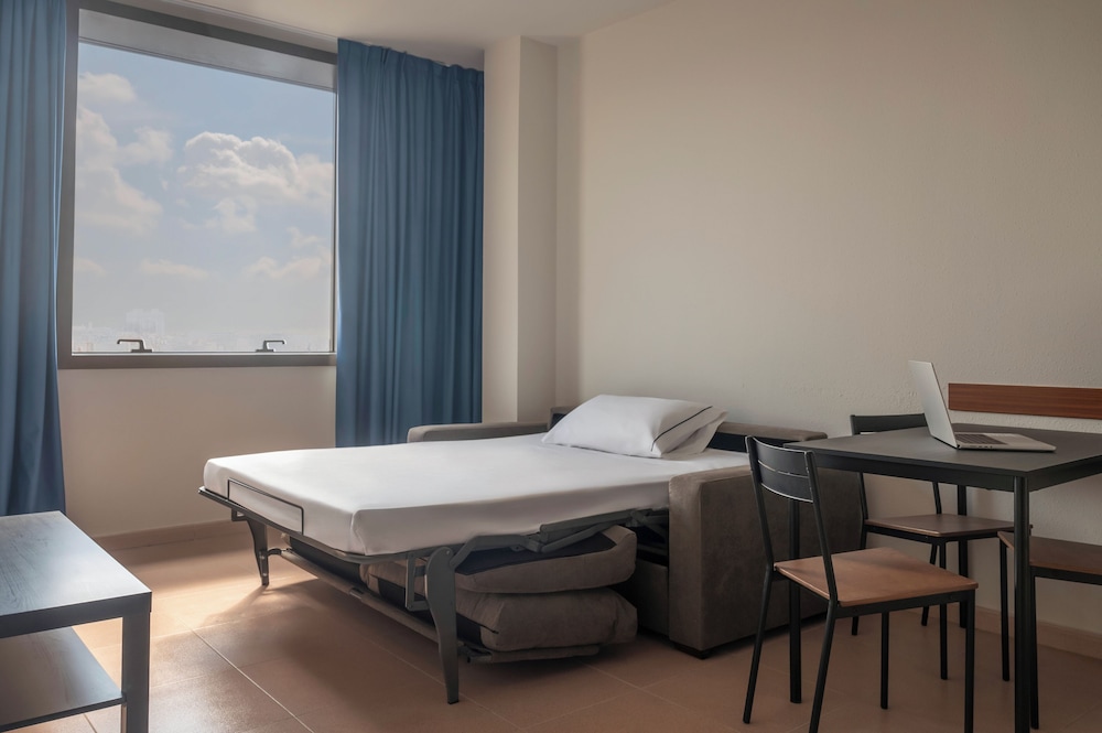 Apartamentos Hesperia Barcelona Sant Joan 14