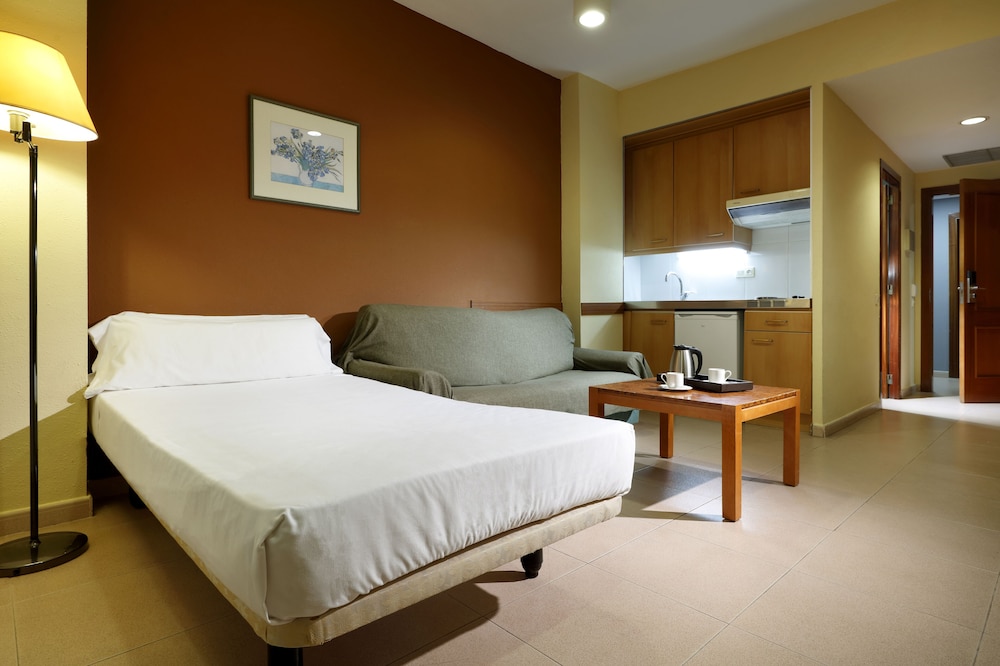 Apartamentos Hesperia Barcelona Sant Joan 8