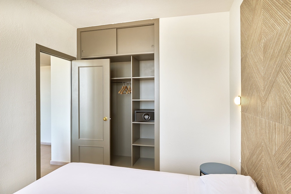Apartamentos Hesperia Barcelona Sant Joan 17