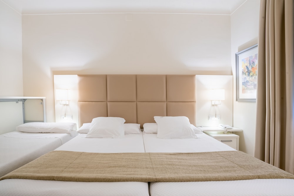 Hotel Pirineos Figueres by Pierre & Vacances 4