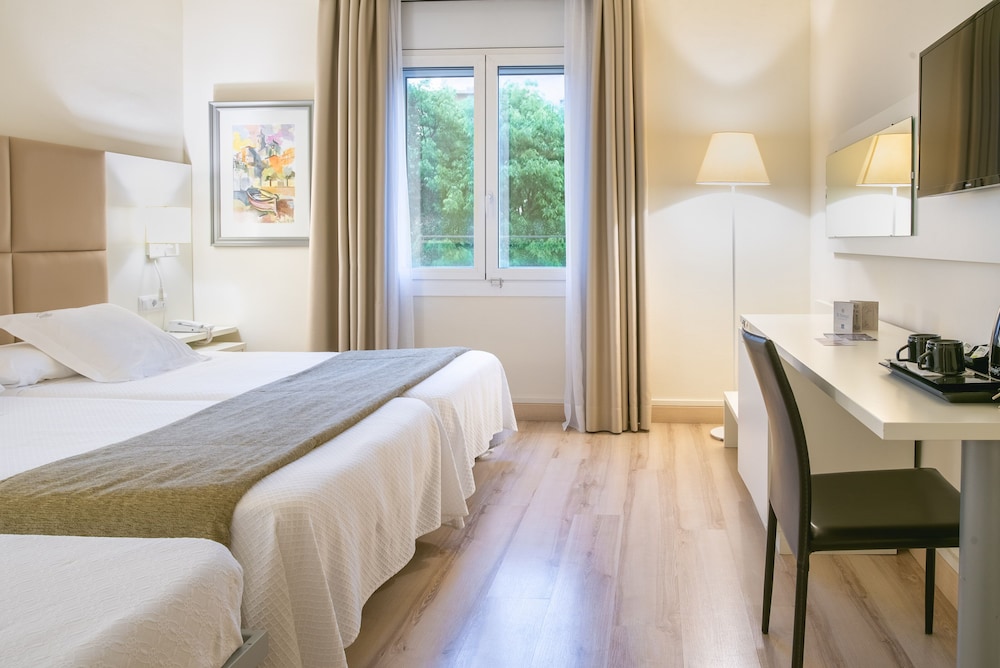 Hotel Pirineos Figueres by Pierre & Vacances 11