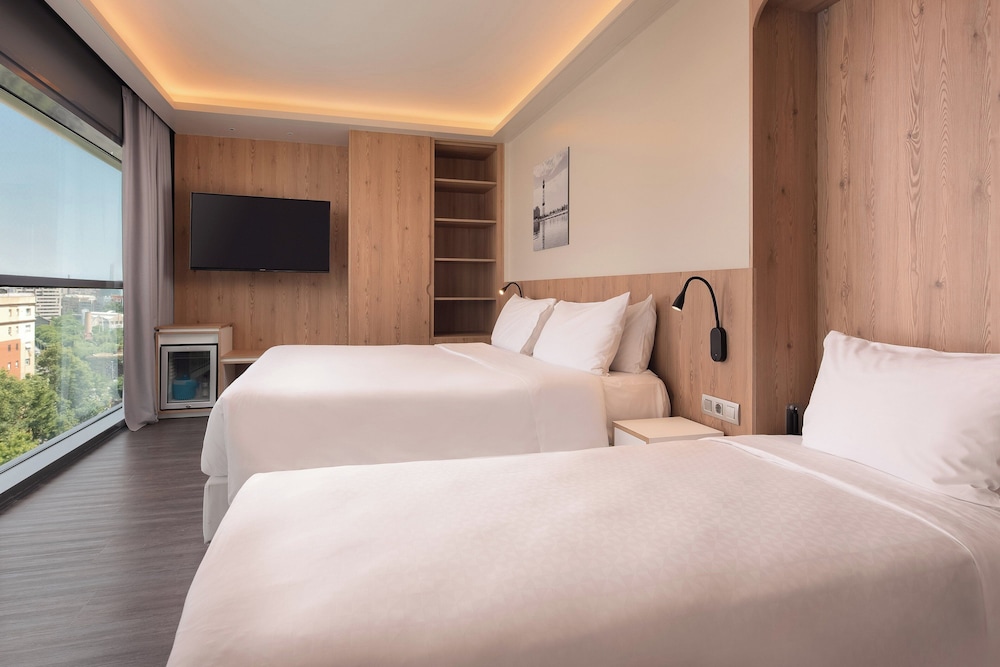 Four Points by Sheraton Barcelona Diagonal 3