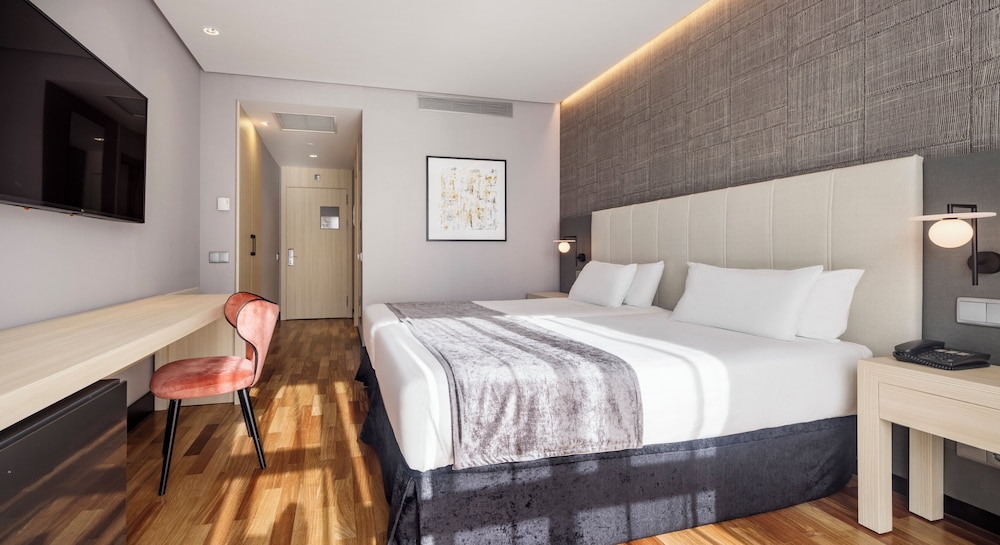 Hotel ILUNION Alcalá Norte 18