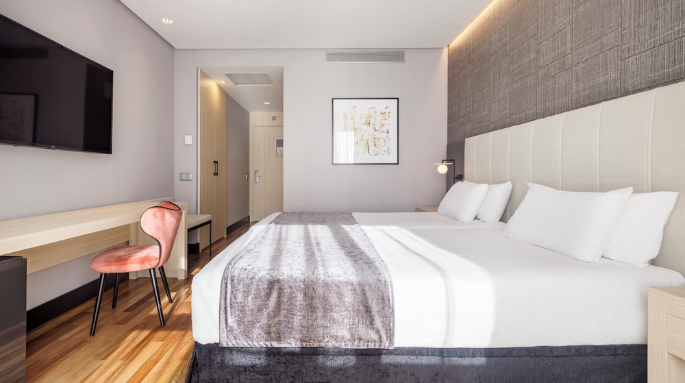 Hotel ILUNION Alcalá Norte 19