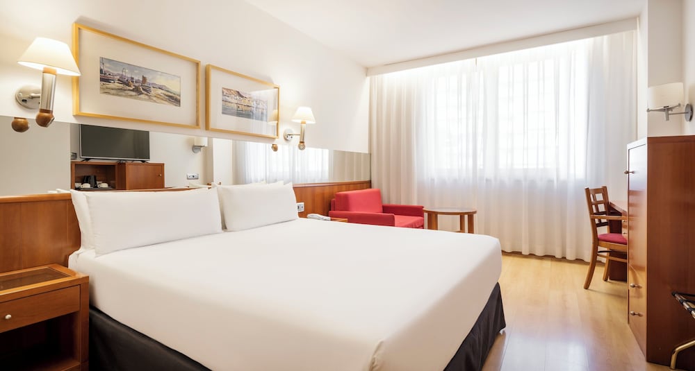 Hotel ILUNION Les Corts 13