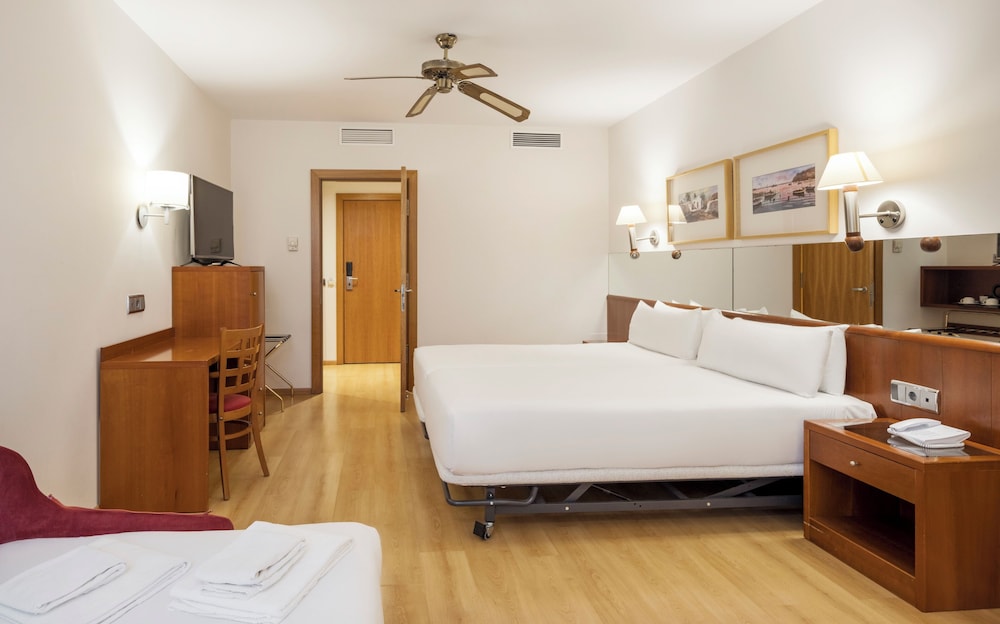 Hotel ILUNION Les Corts 19