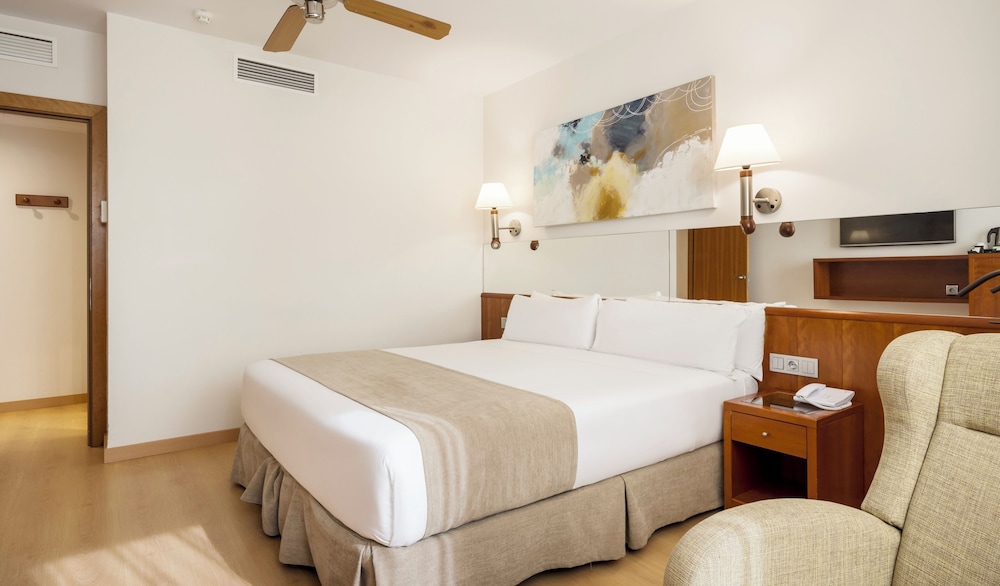 Hotel ILUNION Les Corts 14