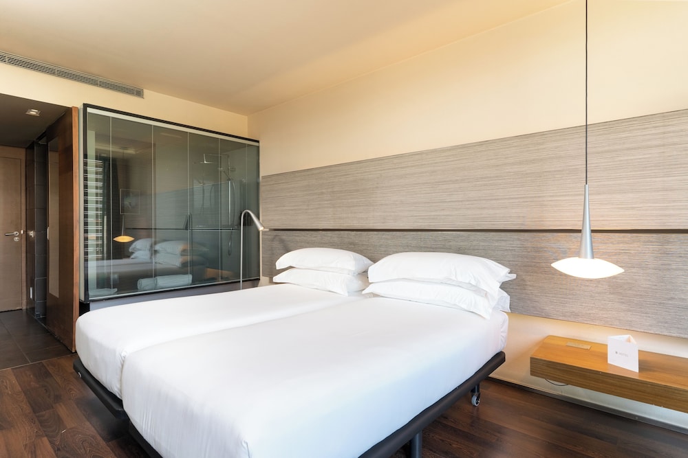 B-Hotel 13