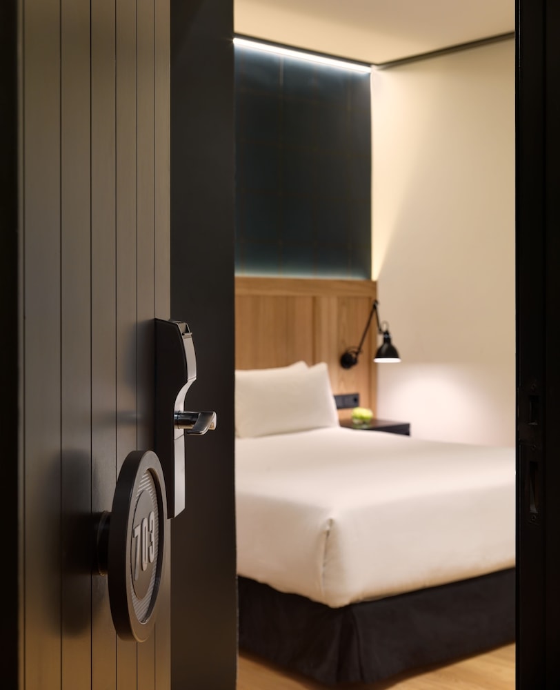 H10 Puerta de Alcalá 19