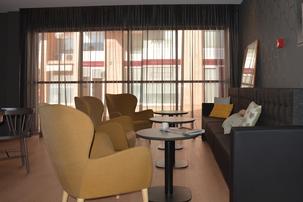 Hotel Up Rooms Vic 5