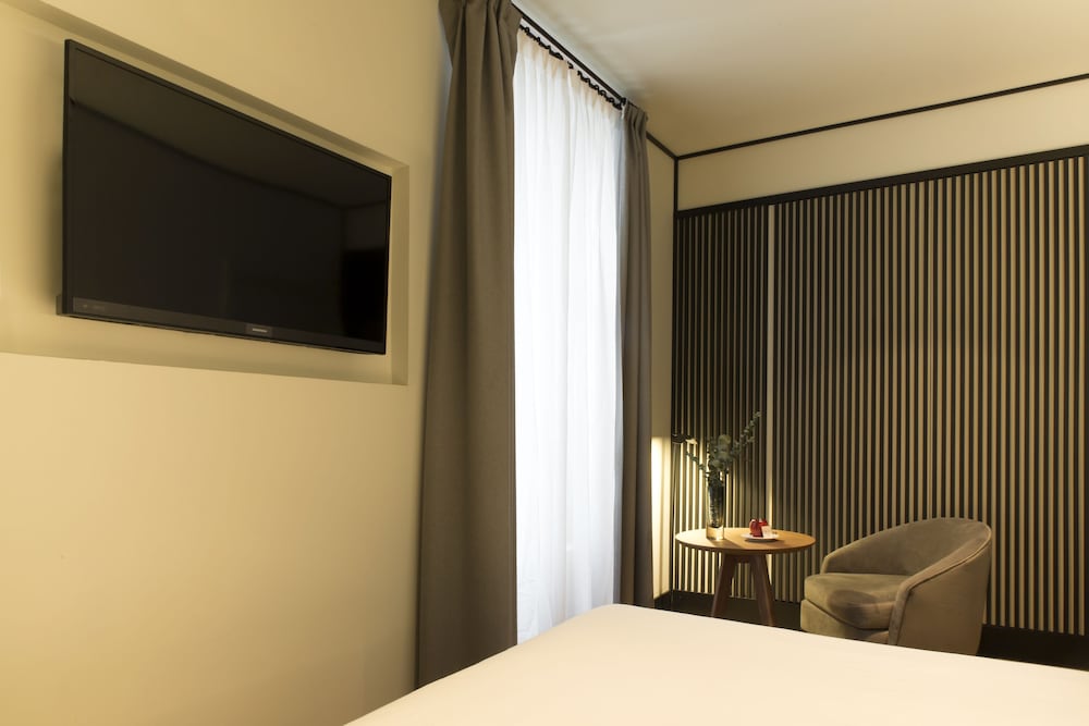 ICON Embassy 8