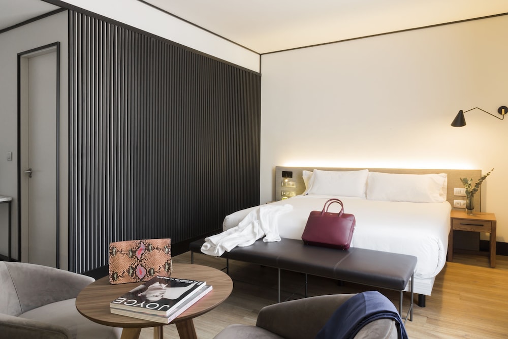 ICON Embassy 21