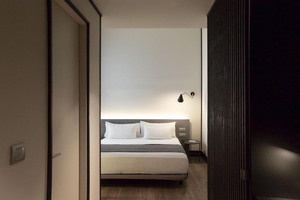 ICON Embassy 18