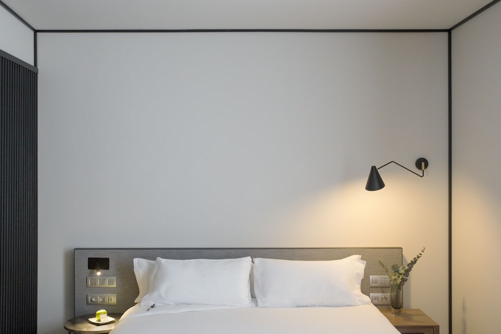 ICON Embassy 14