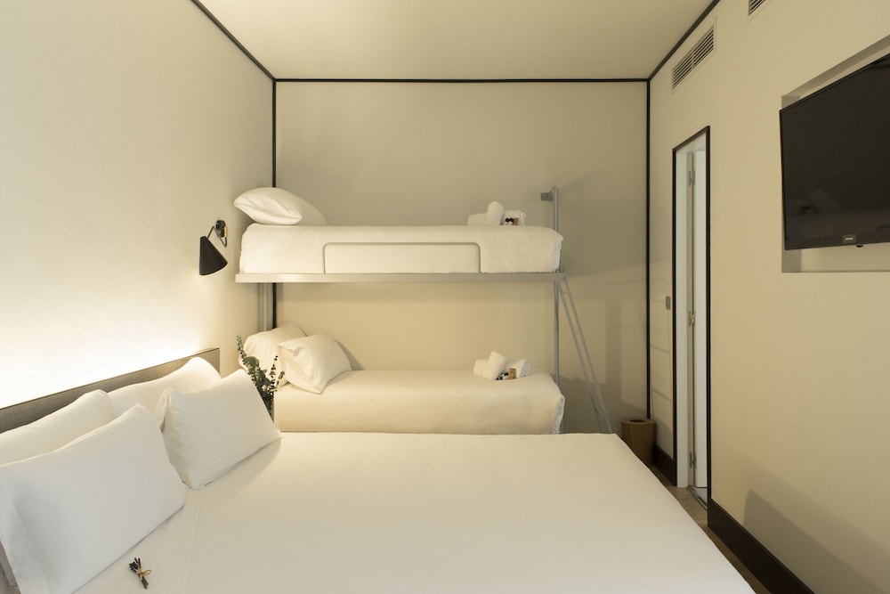 ICON Embassy 7