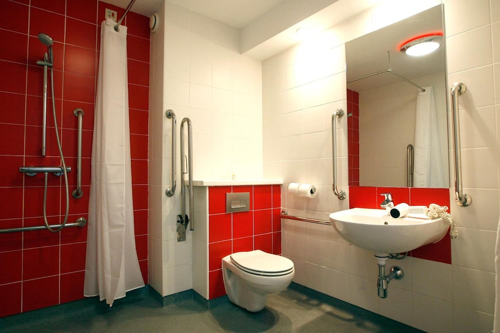 Travelodge Madrid Arturo Soria 18
