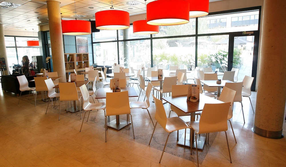 Travelodge Madrid Arturo Soria 21
