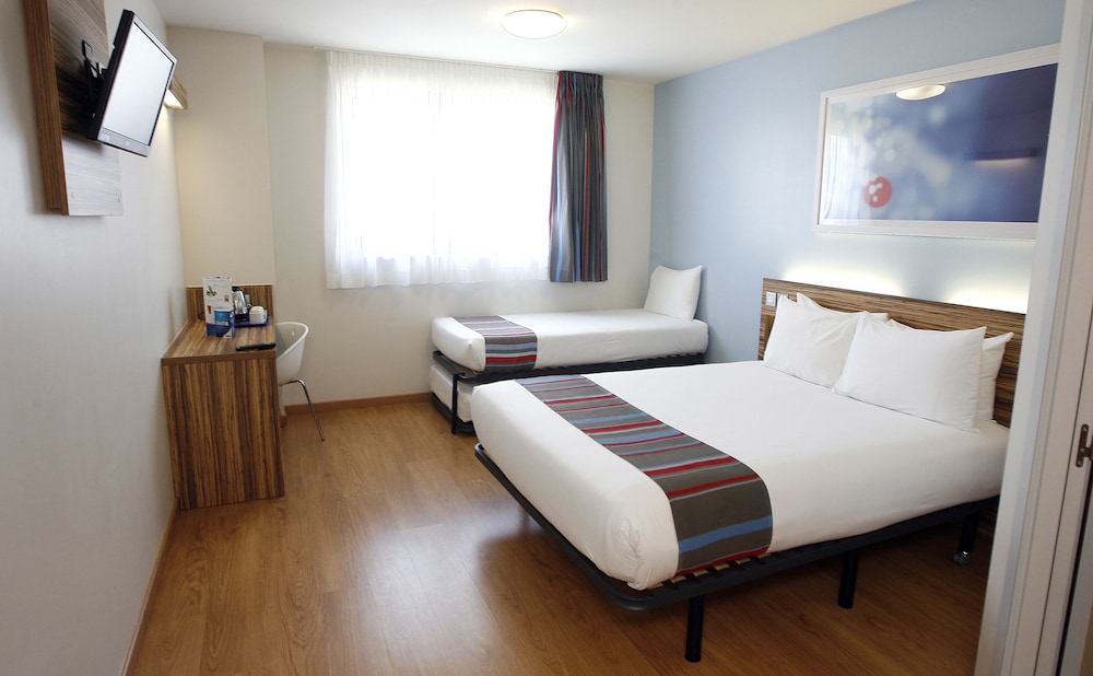 Travelodge Madrid Arturo Soria 8