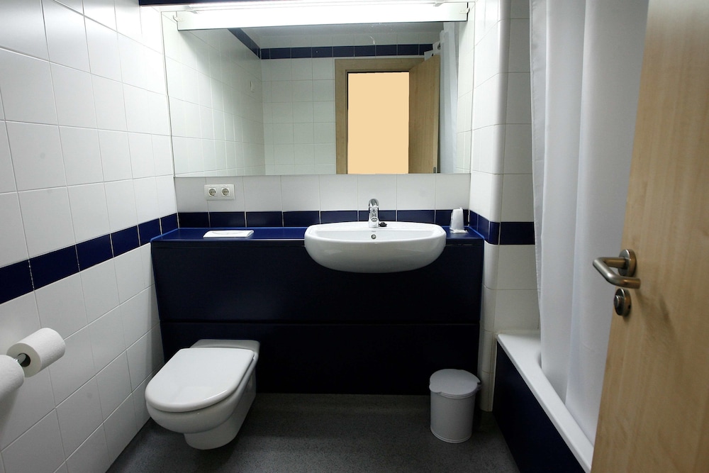 Travelodge Madrid Arturo Soria 5