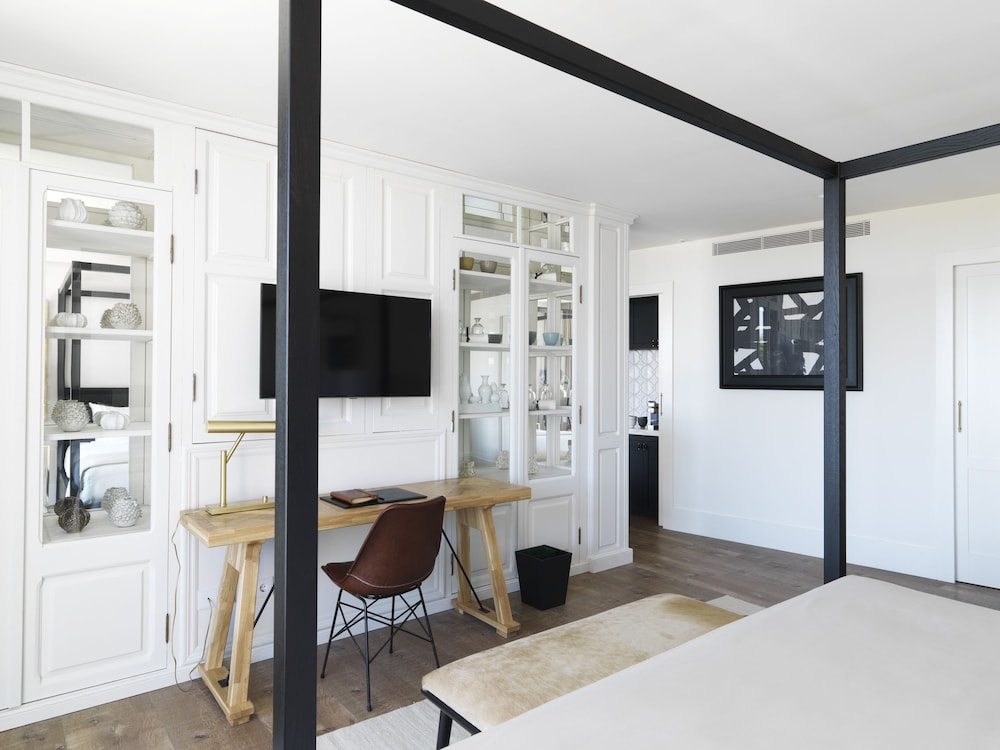Hotel Camiral 9