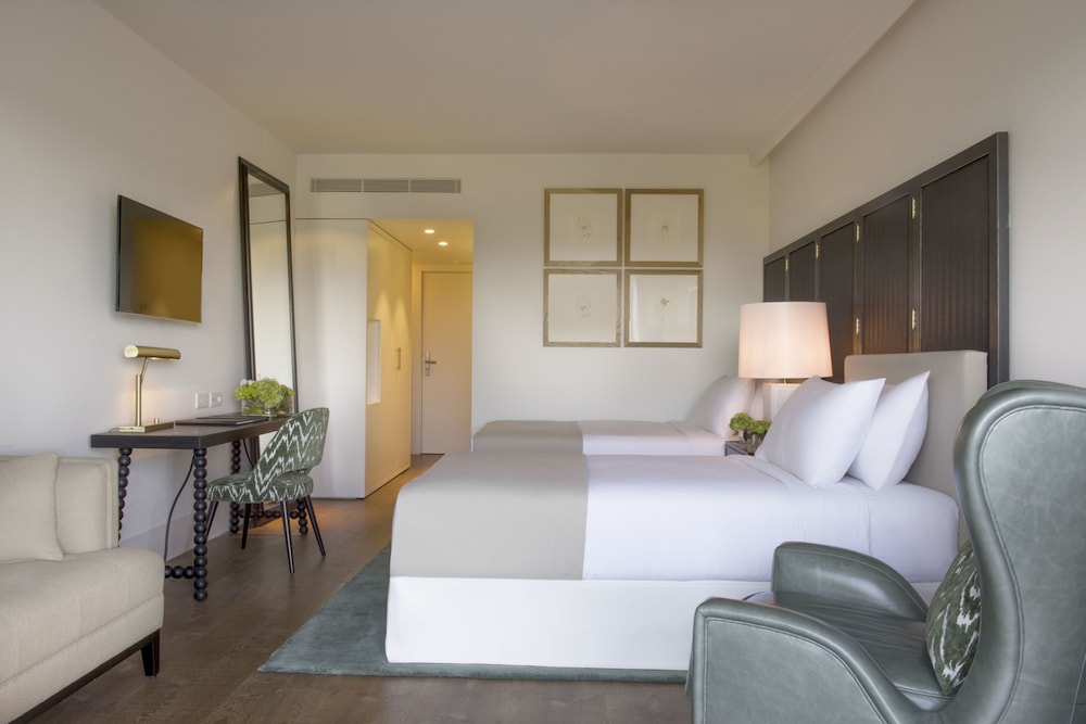 Hotel Camiral 16