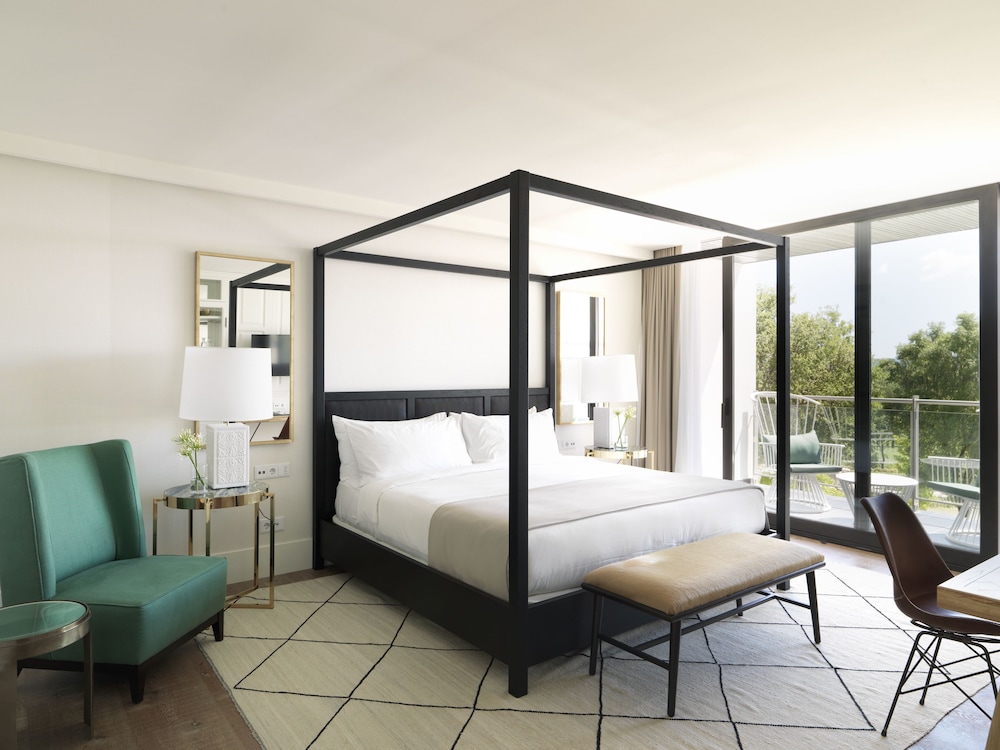 Hotel Camiral 8