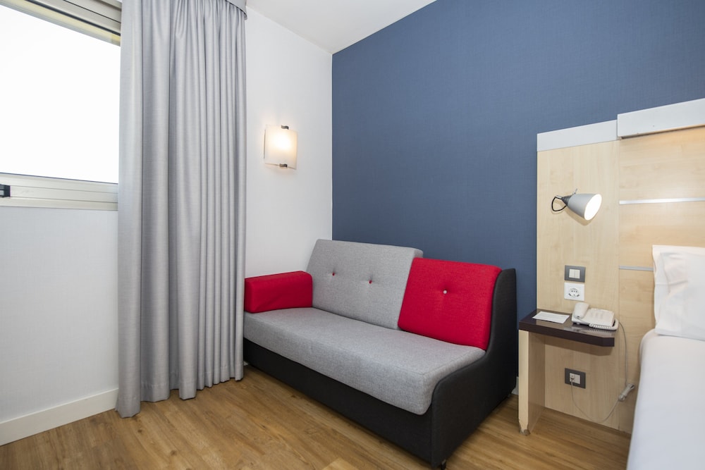 Holiday Inn Express Barcelona - Montmelo 13