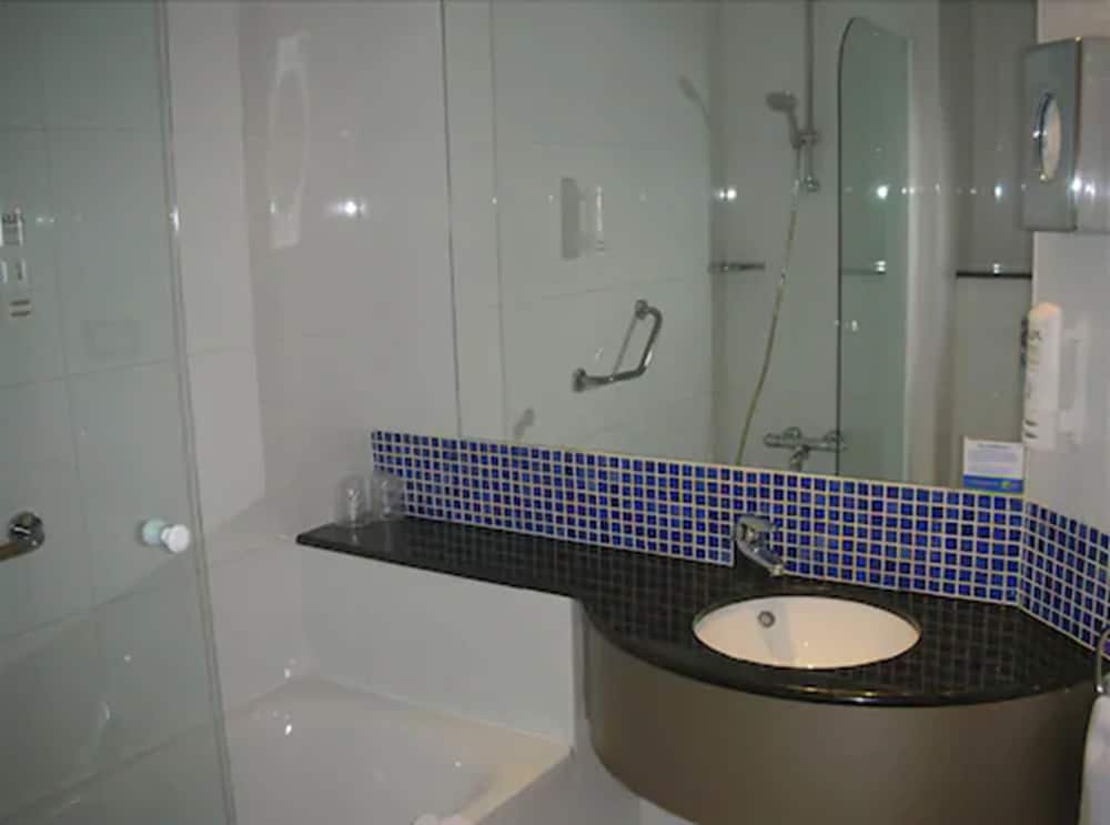 Holiday Inn Express Barcelona - Montmelo 20
