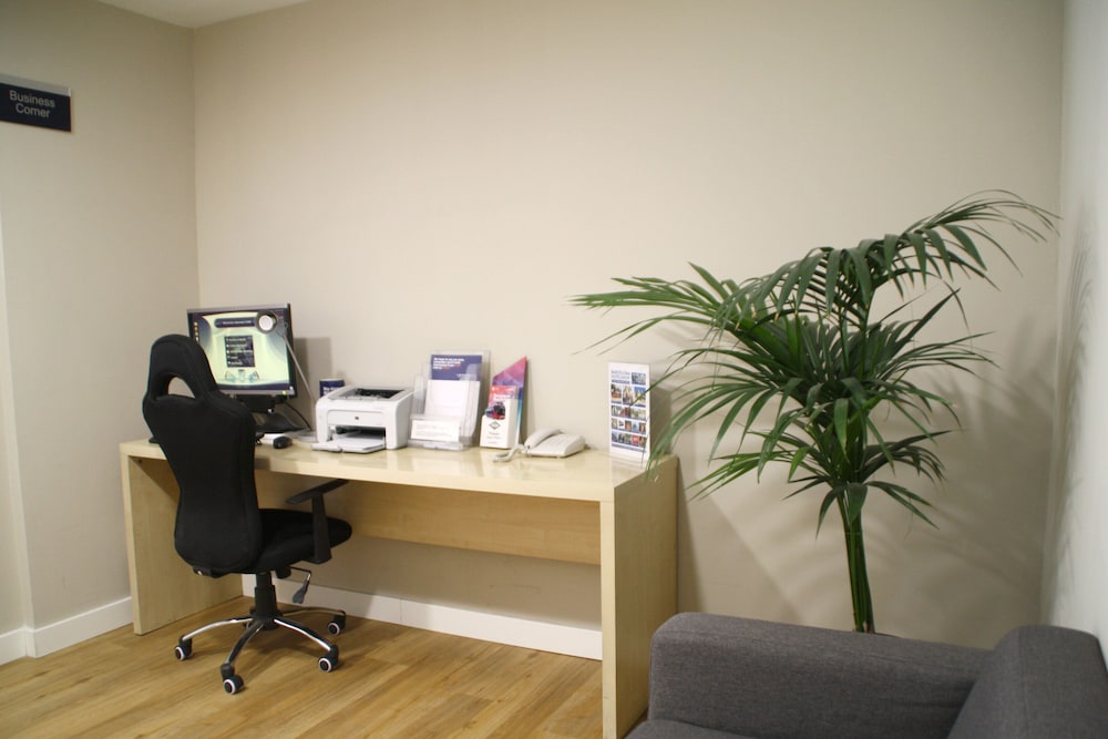 Holiday Inn Express Barcelona - Montmelo 21