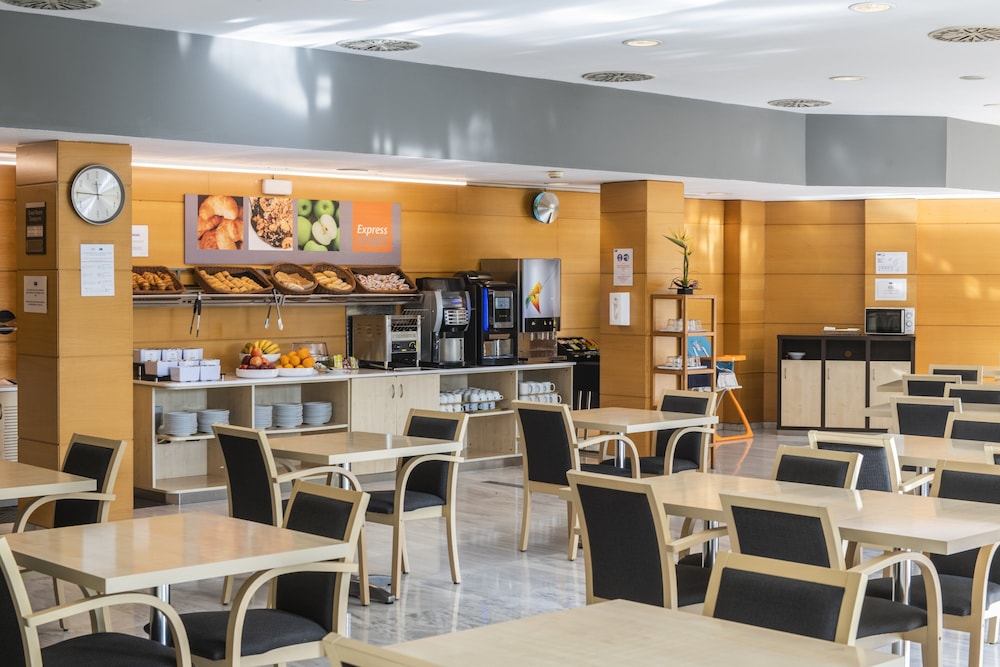 Holiday Inn Express Barcelona - Montmelo 22