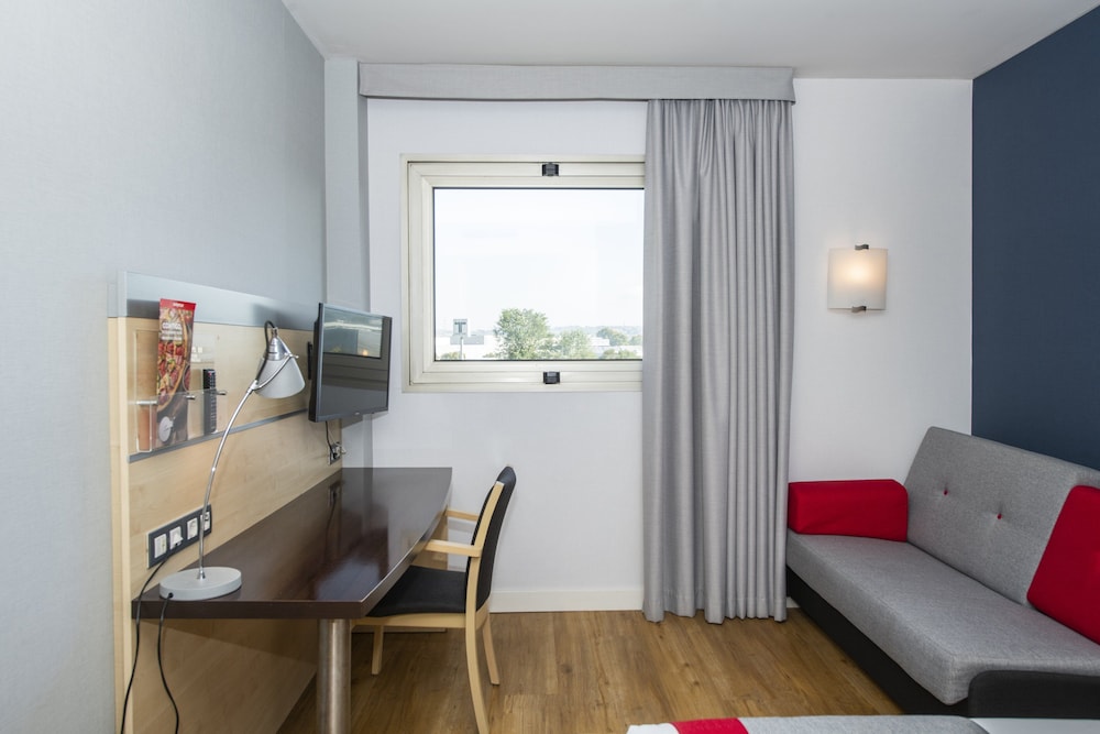 Holiday Inn Express Barcelona - Montmelo 6